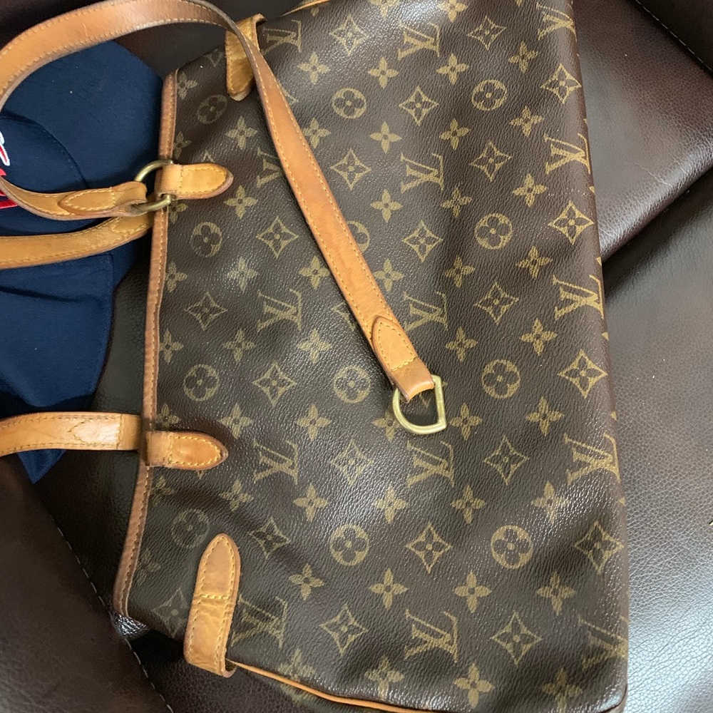 Louis Vuitton purse